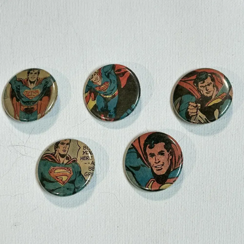 Set of 5 Superman Logo & Comic Art Pinbacks - Moden Man of Steel Pins